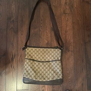Cross body vintage Gucci bag